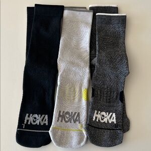 HOKA NWOT 3 pair All Gender Crew Run Socks Large Black Gray Charcoal Unisex